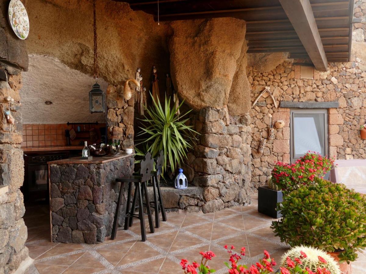 Castillo Lanzarote Villa Sophie - Luxury Villa -Sleep In A Volcanic Cave With Heated Pool Tías Eksteriør billede