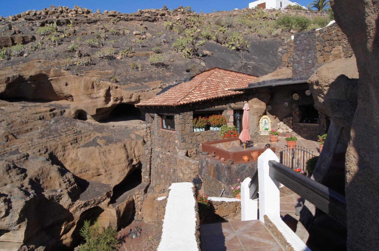 Castillo Lanzarote Villa Sophie - Luxury Villa -Sleep In A Volcanic Cave With Heated Pool Tías Eksteriør billede
