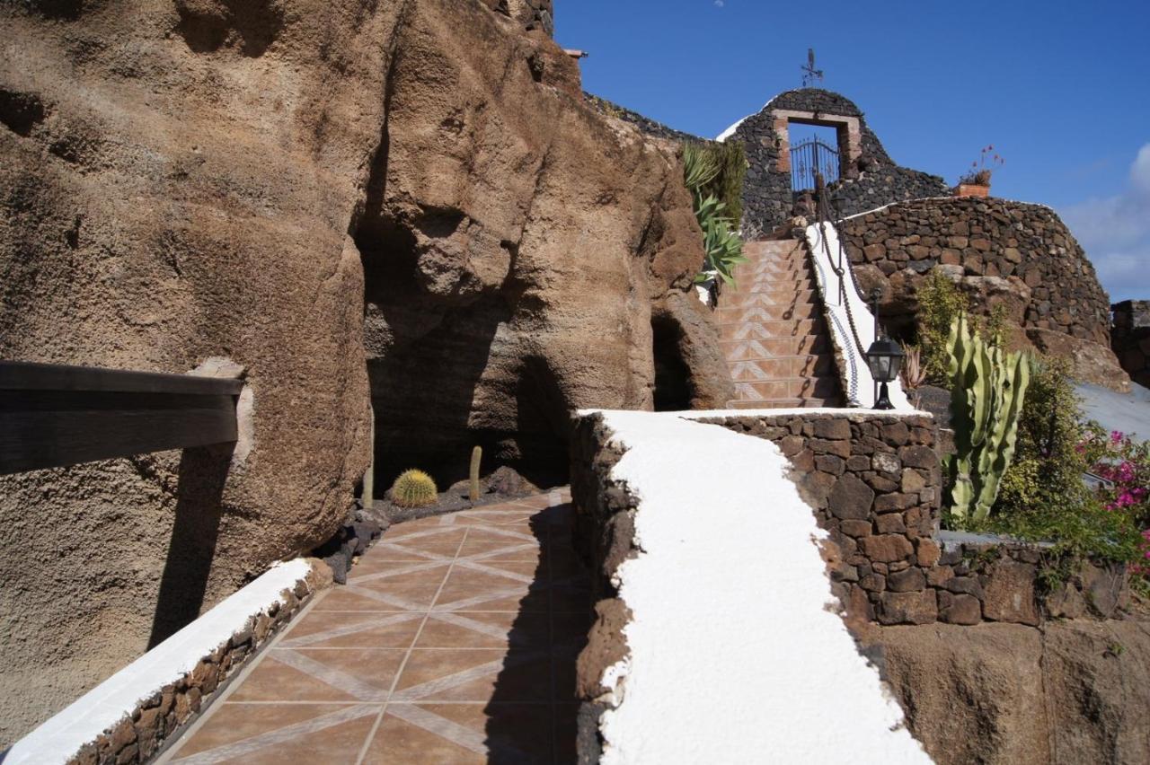 Castillo Lanzarote Villa Sophie - Luxury Villa -Sleep In A Volcanic Cave With Heated Pool Tías Eksteriør billede