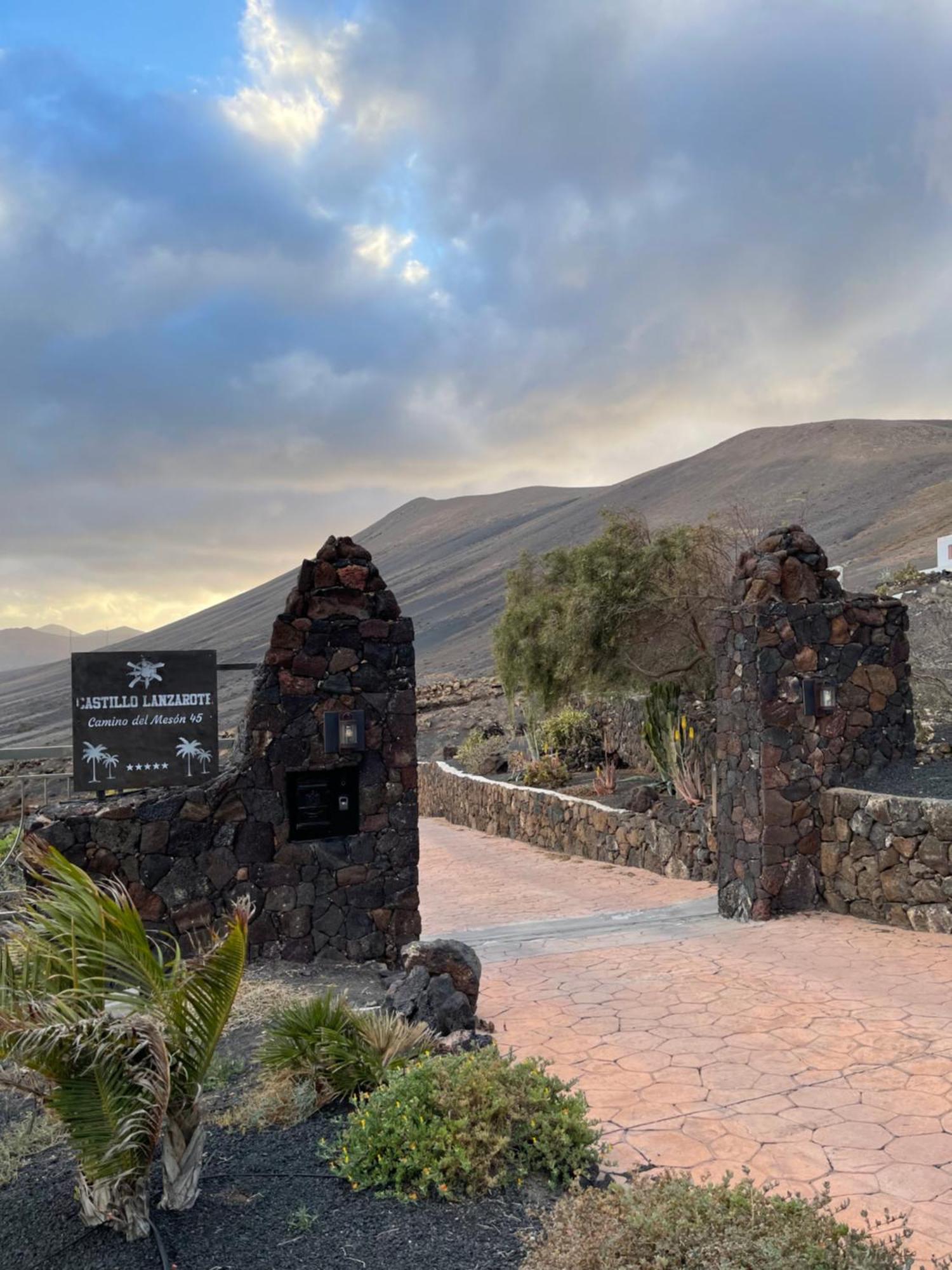 Castillo Lanzarote Villa Sophie - Luxury Villa -Sleep In A Volcanic Cave With Heated Pool Tías Eksteriør billede