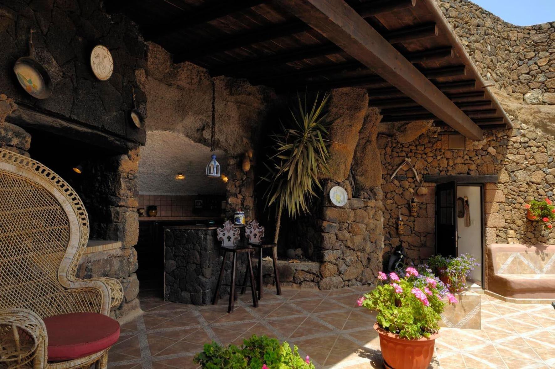 Castillo Lanzarote Villa Sophie - Luxury Villa -Sleep In A Volcanic Cave With Heated Pool Tías Eksteriør billede