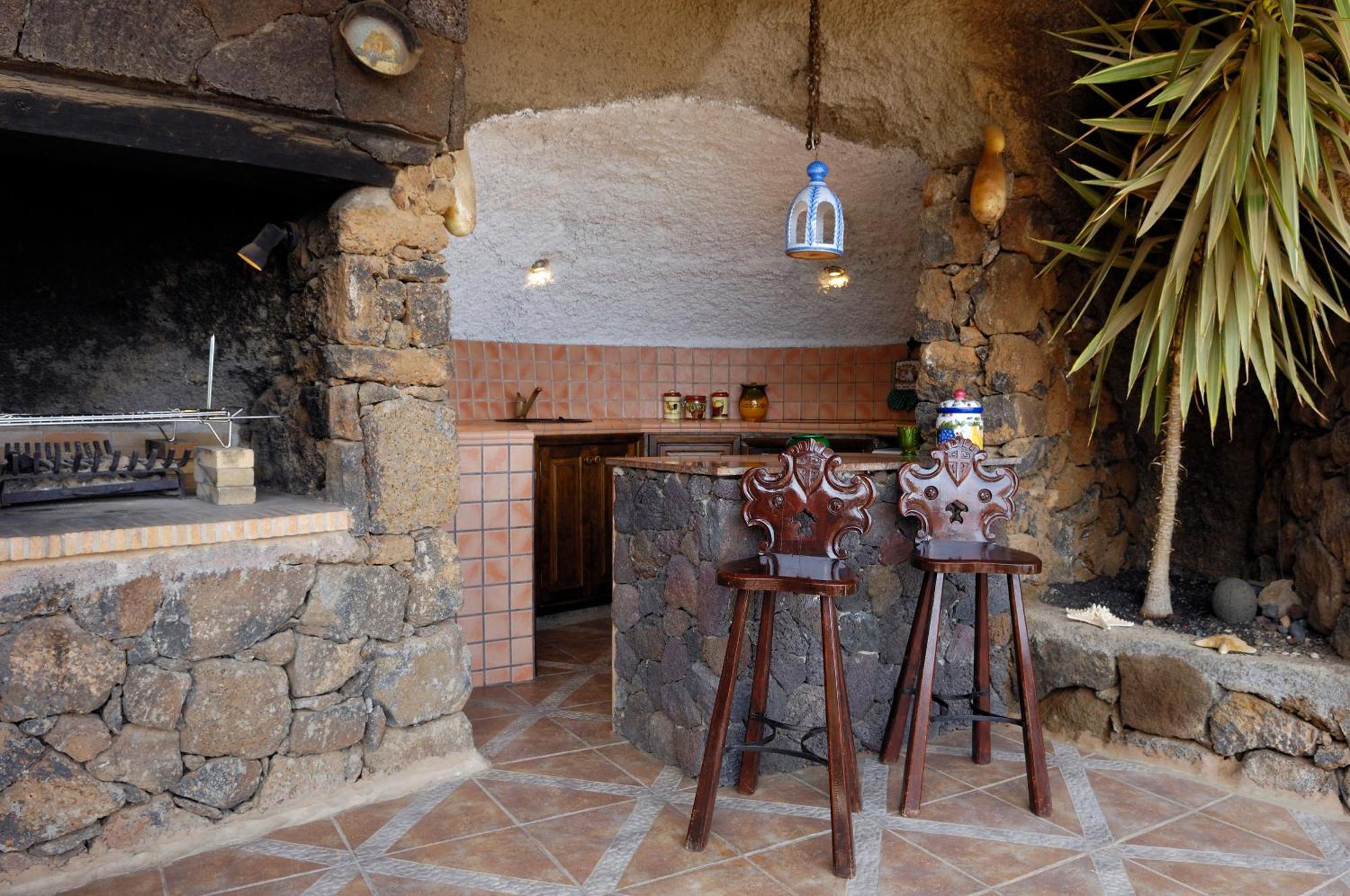 Castillo Lanzarote Villa Sophie - Luxury Villa -Sleep In A Volcanic Cave With Heated Pool Tías Eksteriør billede