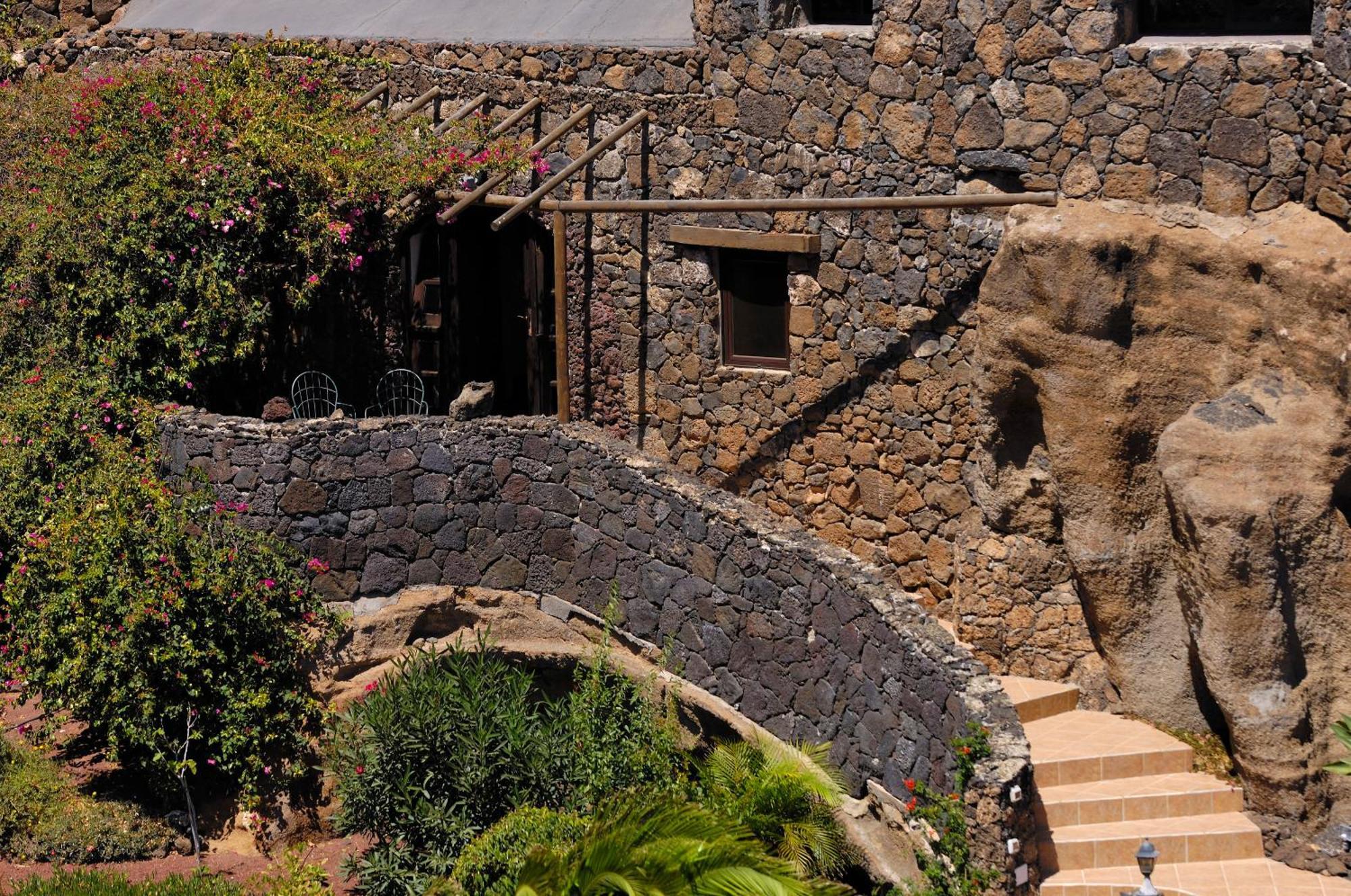 Castillo Lanzarote Villa Sophie - Luxury Villa -Sleep In A Volcanic Cave With Heated Pool Tías Eksteriør billede