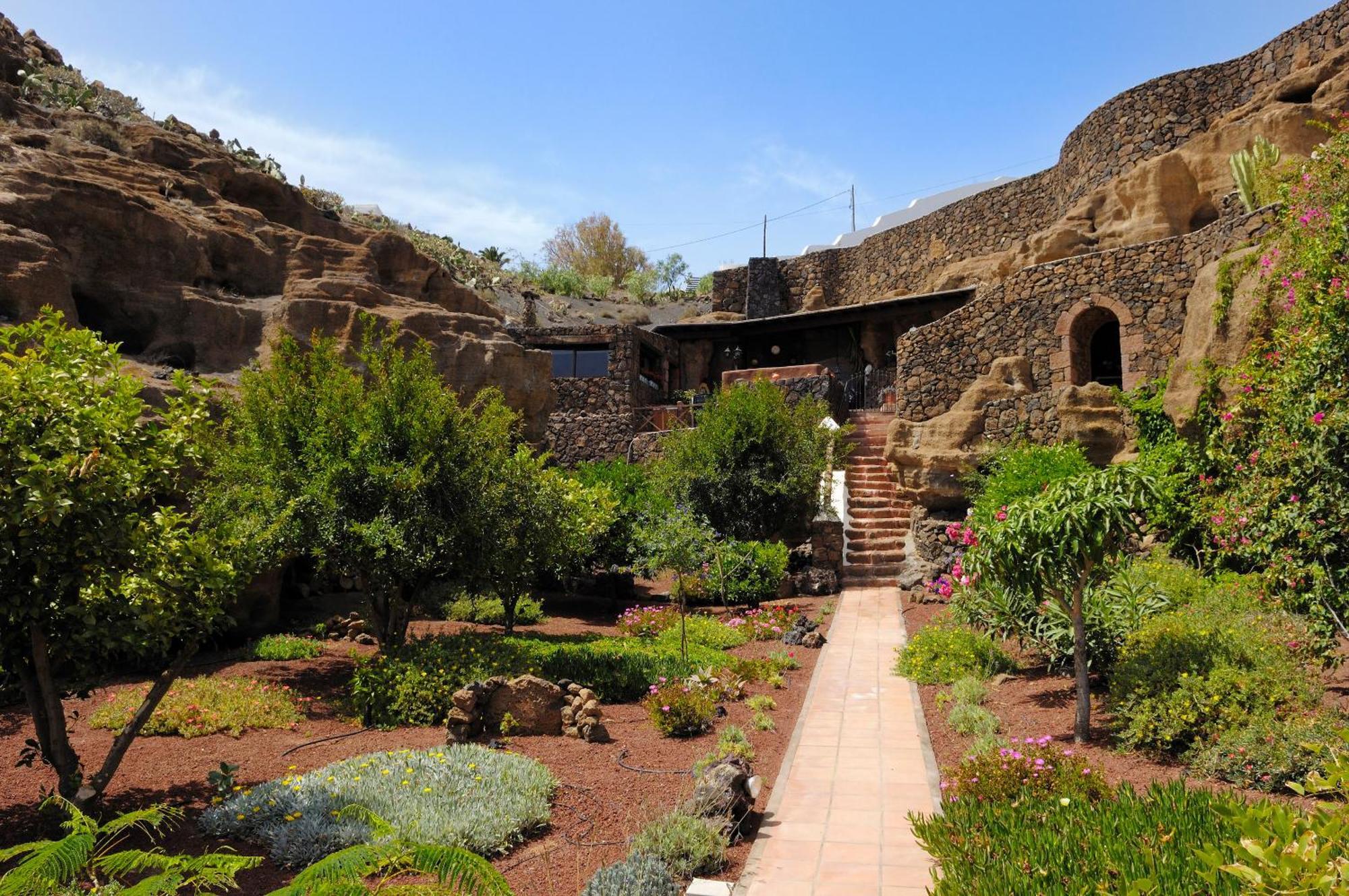 Castillo Lanzarote Villa Sophie - Luxury Villa -Sleep In A Volcanic Cave With Heated Pool Tías Eksteriør billede
