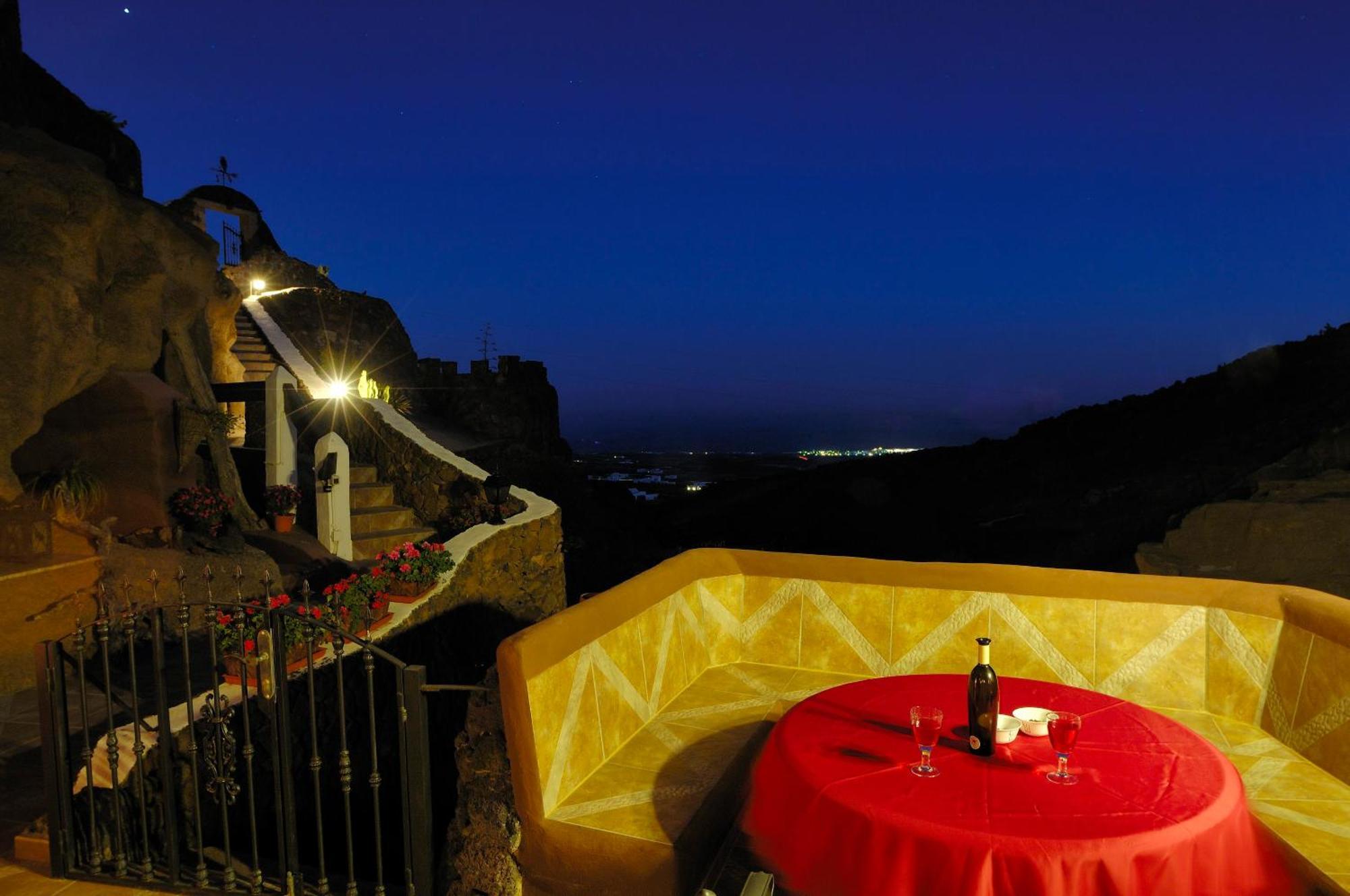 Castillo Lanzarote Villa Sophie - Luxury Villa -Sleep In A Volcanic Cave With Heated Pool Tías Eksteriør billede