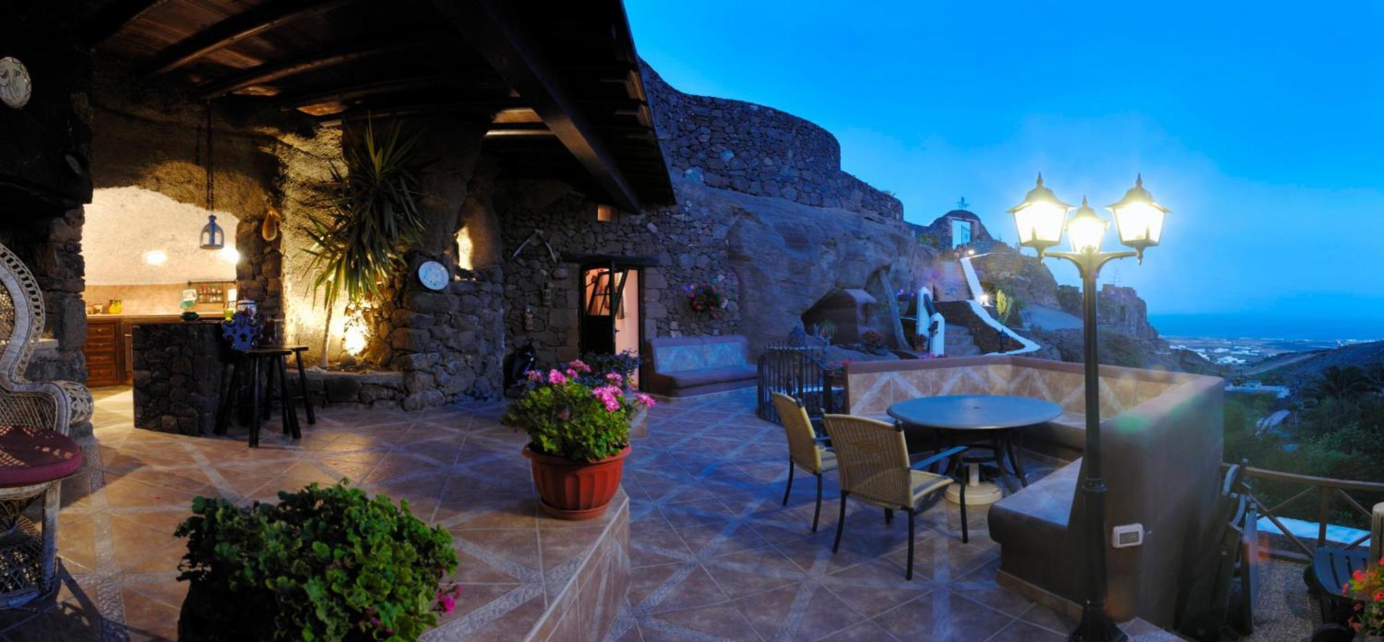 Castillo Lanzarote Villa Sophie - Luxury Villa -Sleep In A Volcanic Cave With Heated Pool Tías Eksteriør billede
