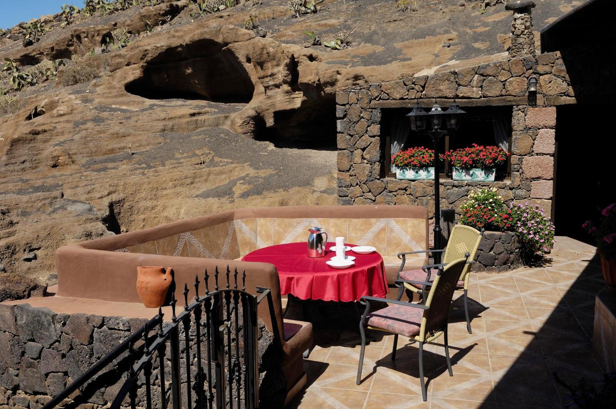 Castillo Lanzarote Villa Sophie - Luxury Villa -Sleep In A Volcanic Cave With Heated Pool Tías Eksteriør billede