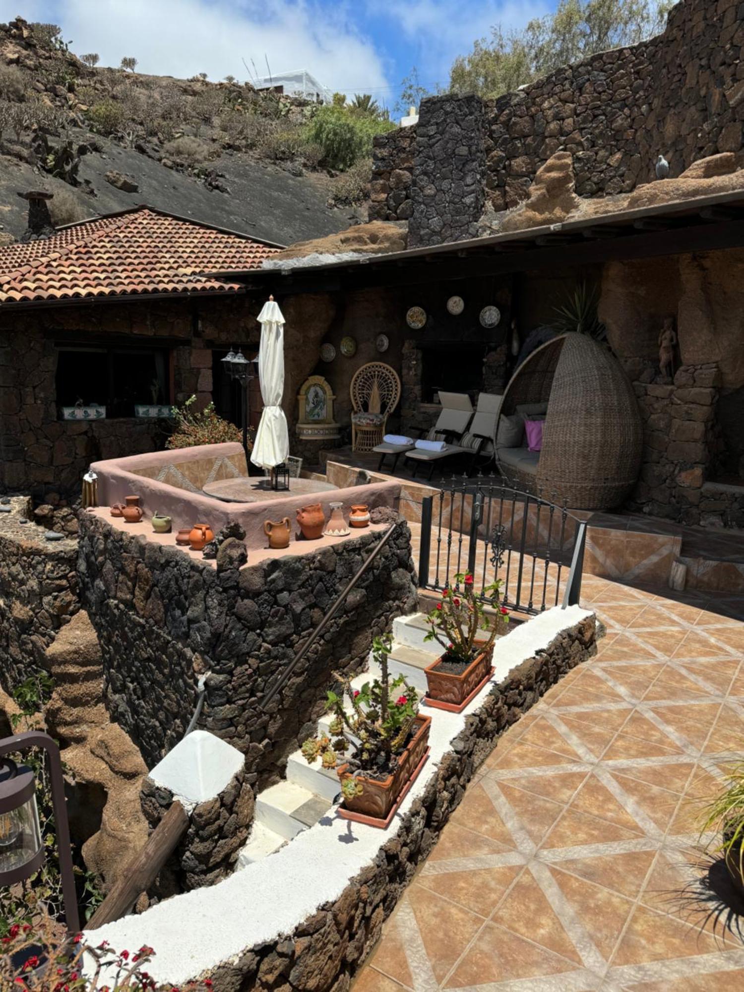 Castillo Lanzarote Villa Sophie - Luxury Villa -Sleep In A Volcanic Cave With Heated Pool Tías Eksteriør billede