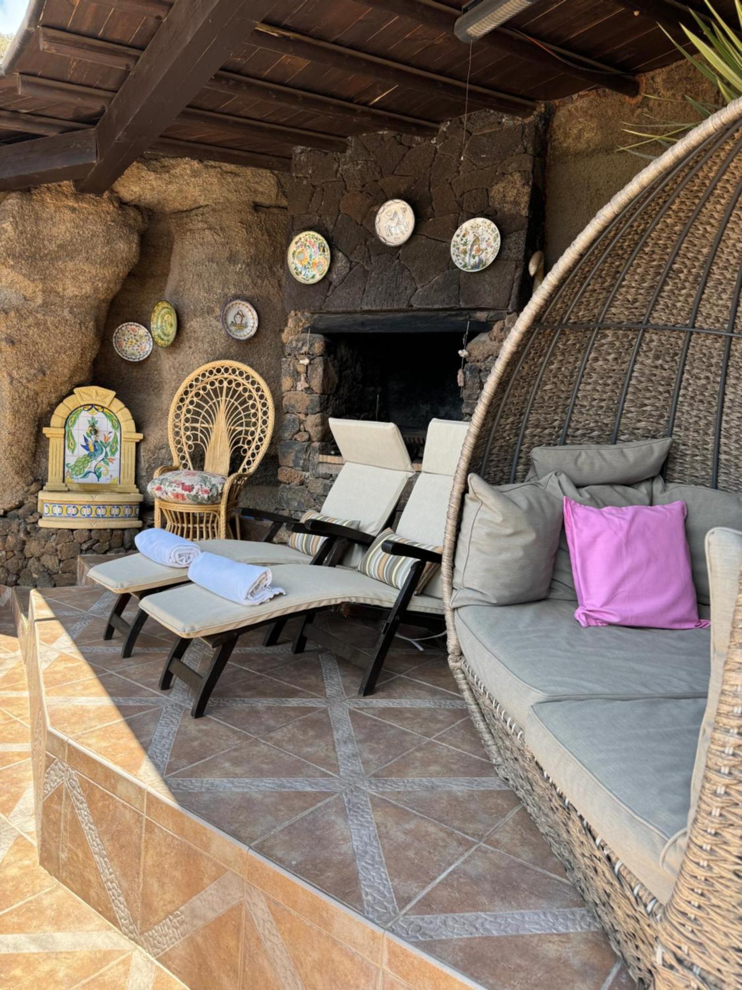 Castillo Lanzarote Villa Sophie - Luxury Villa -Sleep In A Volcanic Cave With Heated Pool Tías Eksteriør billede