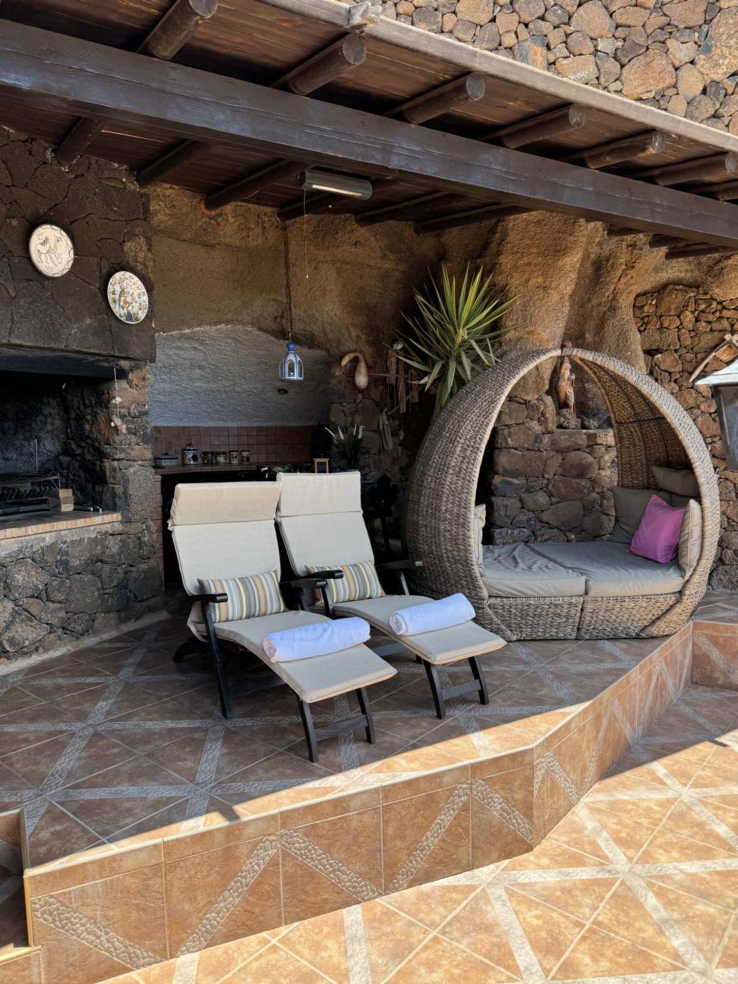 Castillo Lanzarote Villa Sophie - Luxury Villa -Sleep In A Volcanic Cave With Heated Pool Tías Eksteriør billede