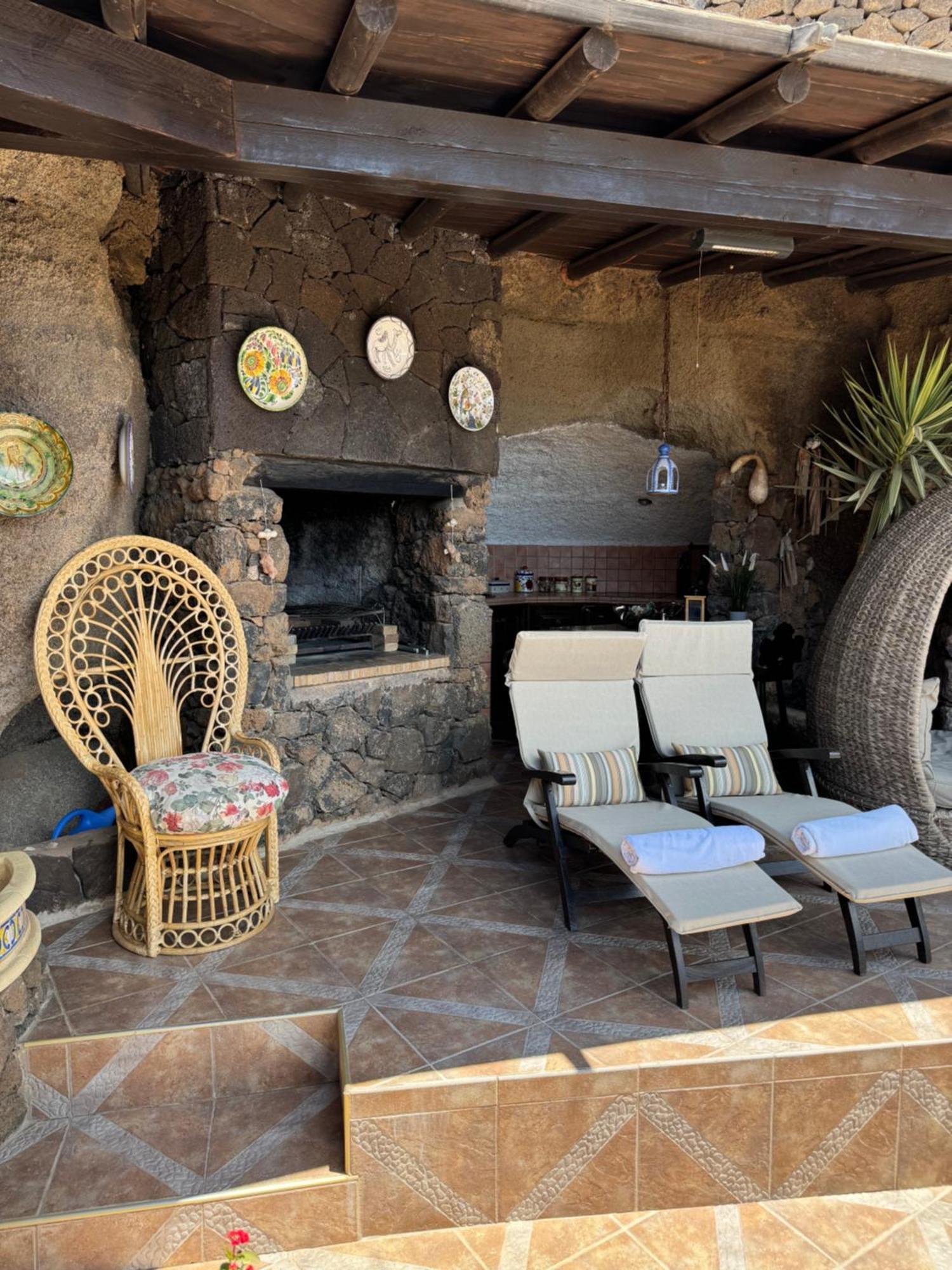 Castillo Lanzarote Villa Sophie - Luxury Villa -Sleep In A Volcanic Cave With Heated Pool Tías Eksteriør billede